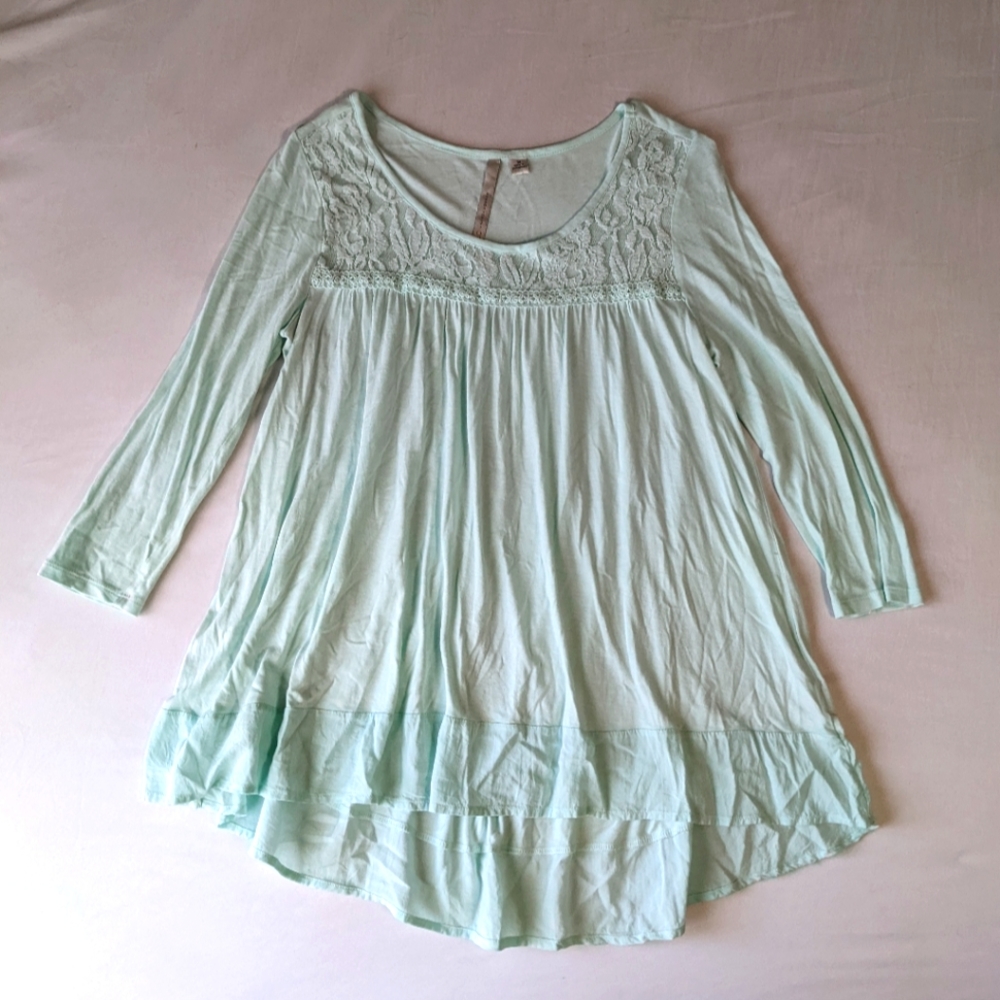 Lauren Conrad Mint Green Flowy Top 3/4 length Sleeve Round Neckline Medium